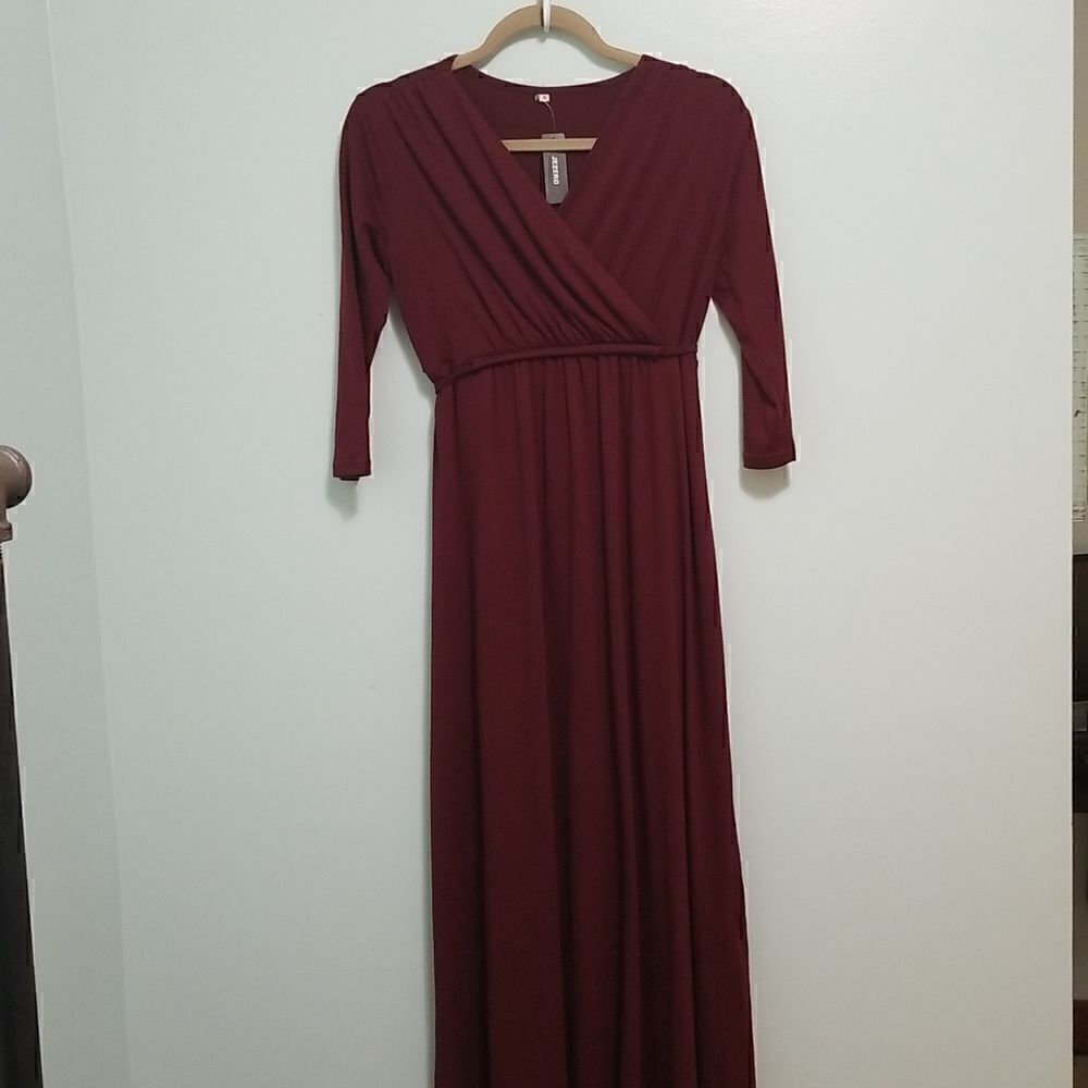 Jezero maroon colored. Long sleeved maxi dress. Size S. NWT.